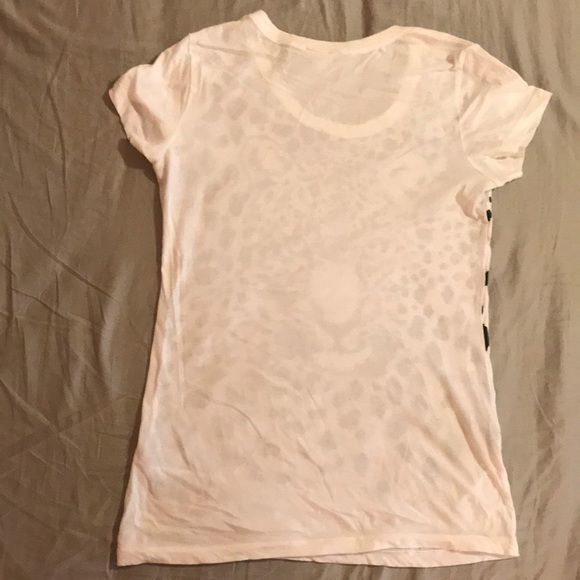 ✨G by GUESS✨ T-shirt - Picture 4 of 4